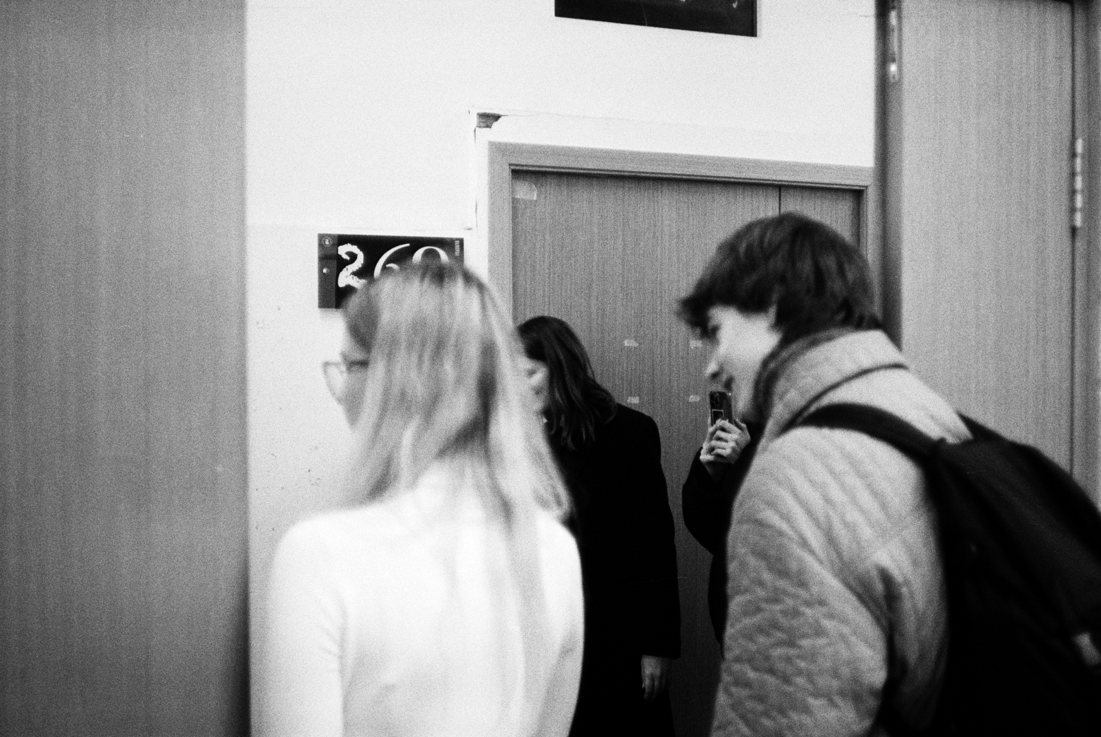 Фото реэнактмента «Исподнее» Лизы Морозовой